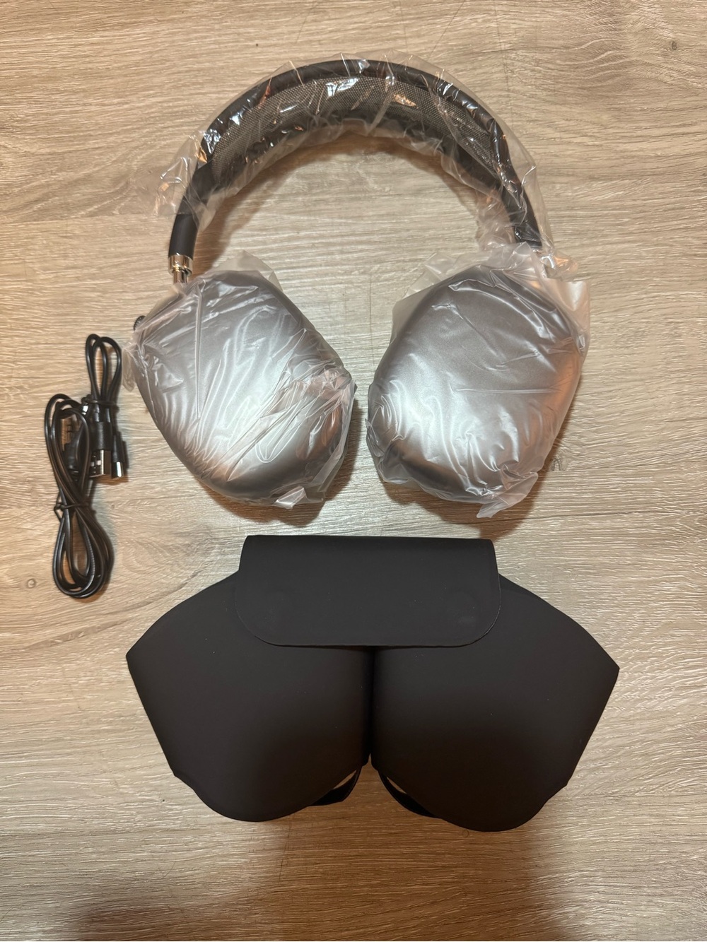 Headphones - Picture 2 of 4